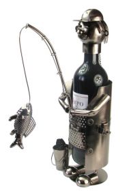 Kovový stojan na láhev vína ve tvaru rybáře s rybkou na udici